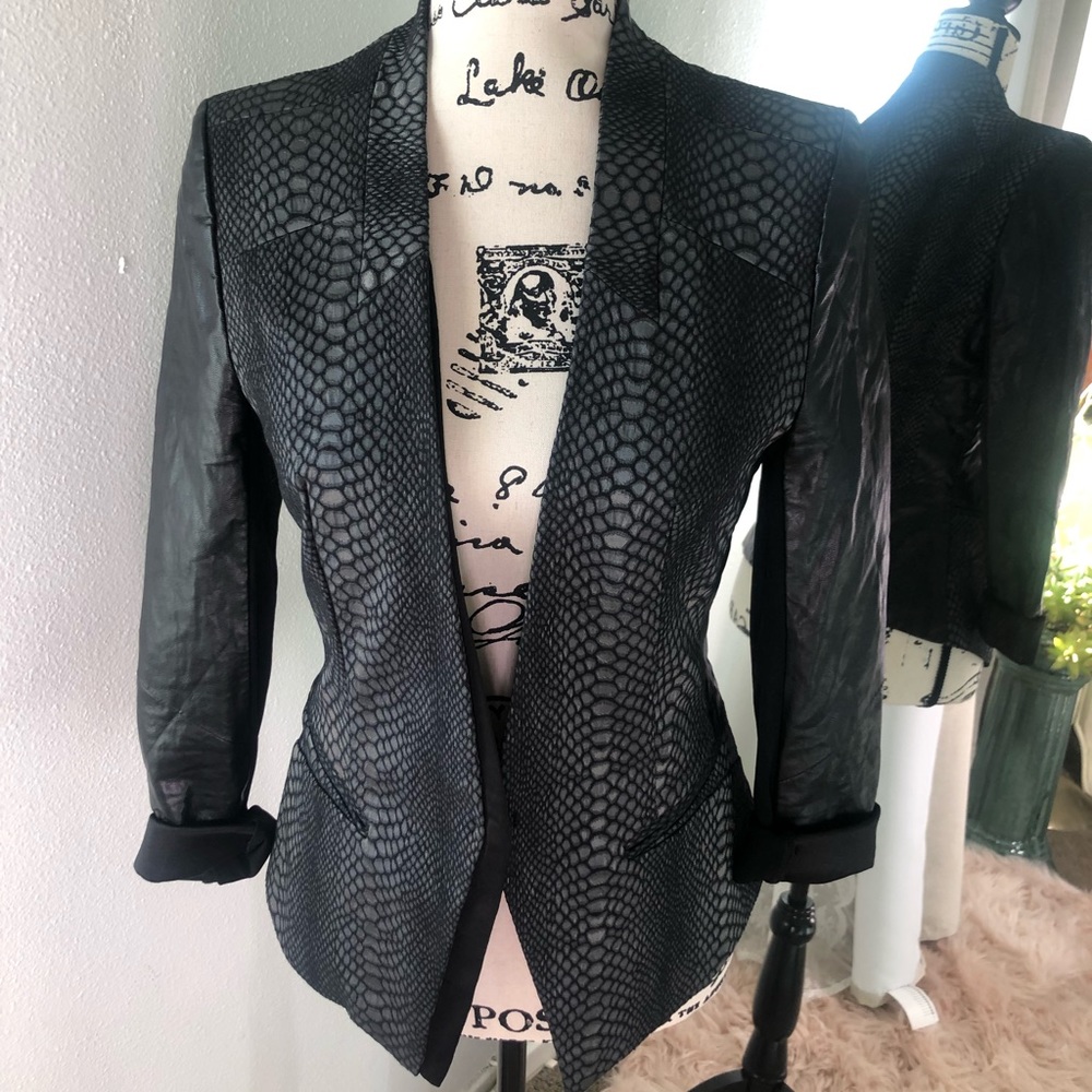 Snake blazer